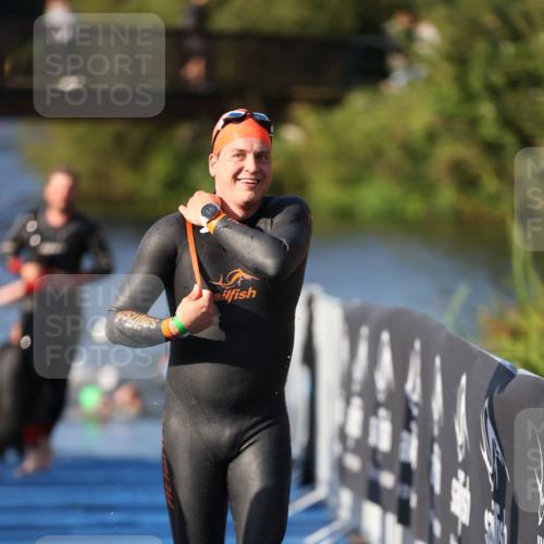 25.08.2024 - Elbe Triathlon Hamburg H.Heesch http://msf.ph/oto/6855369 25.08.2024 09:03:46 Schwimmen 206, 249, 251, 271, 317 meine-sportfotos.de