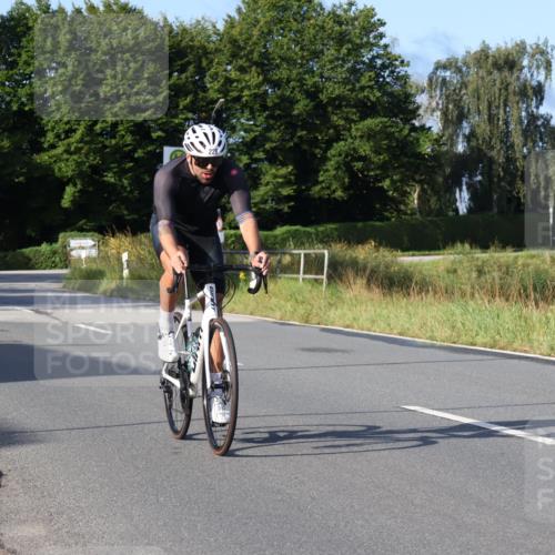 25.08.2024 - Elbe Triathlon Hamburg Fuchs,  Jonas http://msf.ph/oto/6855381 25.08.2024 09:18:33 Radfahren 119, 228, 73, 50, 242 meine-sportfotos.de