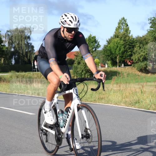 25.08.2024 - Elbe Triathlon Hamburg Fuchs,  Jonas http://msf.ph/oto/6855415 25.08.2024 09:18:34 Radfahren 119, 228, 73, 50, 242 meine-sportfotos.de