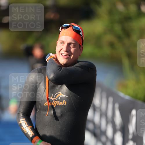 25.08.2024 - Elbe Triathlon Hamburg H.Heesch http://msf.ph/oto/6855436 25.08.2024 09:03:47 Schwimmen 206, 249, 251, 271, 317 meine-sportfotos.de