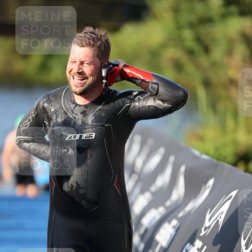 25.08.2024 - Elbe Triathlon Hamburg H.Heesch http://msf.ph/oto/6855520 25.08.2024 09:03:53 Schwimmen 206, 249, 251, 255, 271, 317 meine-sportfotos.de
