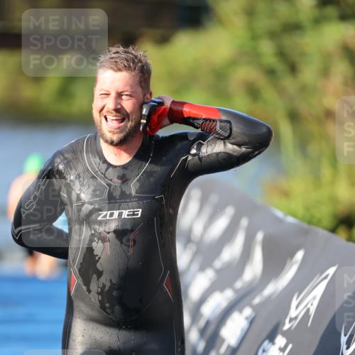 25.08.2024 - Elbe Triathlon Hamburg H.Heesch http://msf.ph/oto/6855542 25.08.2024 09:03:53 Schwimmen 206, 249, 251, 255, 271, 317 meine-sportfotos.de