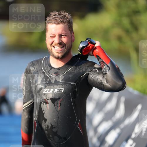 25.08.2024 - Elbe Triathlon Hamburg H.Heesch http://msf.ph/oto/6855584 25.08.2024 09:03:54 Schwimmen 206, 249, 251, 255, 271, 317 meine-sportfotos.de