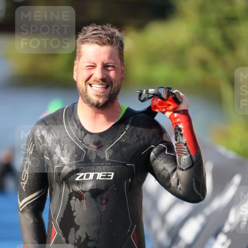 25.08.2024 - Elbe Triathlon Hamburg H.Heesch http://msf.ph/oto/6855603 25.08.2024 09:03:54 Schwimmen 206, 249, 251, 255, 271, 317 meine-sportfotos.de
