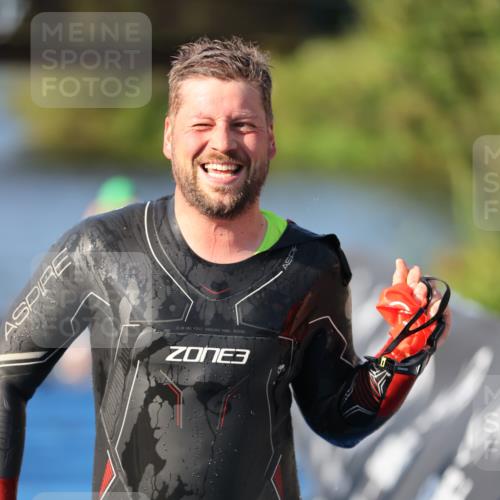 25.08.2024 - Elbe Triathlon Hamburg H.Heesch http://msf.ph/oto/6855628 25.08.2024 09:03:54 Schwimmen 206, 249, 251, 255, 271, 317 meine-sportfotos.de