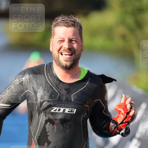 25.08.2024 - Elbe Triathlon Hamburg H.Heesch http://msf.ph/oto/6855638 25.08.2024 09:03:54 Schwimmen 206, 249, 251, 255, 271, 317 meine-sportfotos.de