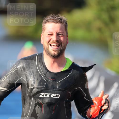 25.08.2024 - Elbe Triathlon Hamburg H.Heesch http://msf.ph/oto/6855645 25.08.2024 09:03:54 Schwimmen 206, 249, 251, 255, 271, 317 meine-sportfotos.de