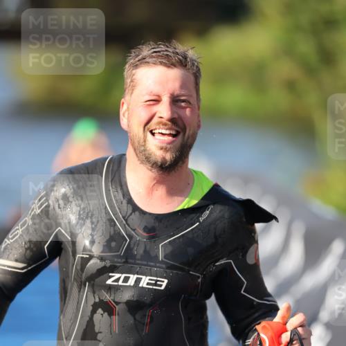 25.08.2024 - Elbe Triathlon Hamburg H.Heesch http://msf.ph/oto/6855656 25.08.2024 09:03:54 Schwimmen 206, 249, 251, 255, 271, 317 meine-sportfotos.de