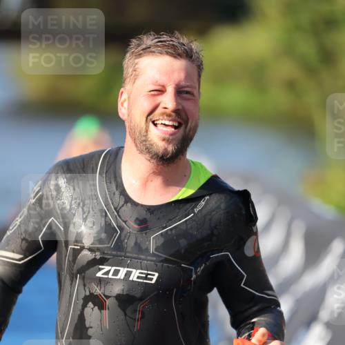 25.08.2024 - Elbe Triathlon Hamburg H.Heesch http://msf.ph/oto/6855673 25.08.2024 09:03:54 Schwimmen 206, 249, 251, 255, 271, 317 meine-sportfotos.de