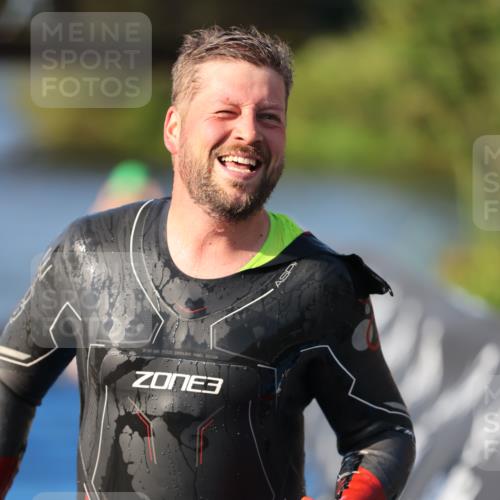 25.08.2024 - Elbe Triathlon Hamburg H.Heesch http://msf.ph/oto/6855679 25.08.2024 09:03:54 Schwimmen 206, 249, 251, 255, 271, 317 meine-sportfotos.de
