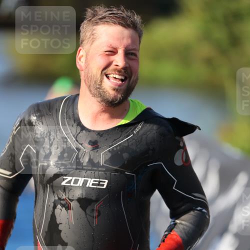 25.08.2024 - Elbe Triathlon Hamburg H.Heesch http://msf.ph/oto/6855682 25.08.2024 09:03:54 Schwimmen 206, 249, 251, 255, 271, 317 meine-sportfotos.de