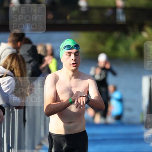 25.08.2024 - Elbe Triathlon Hamburg H.Heesch http://msf.ph/oto/6855712 25.08.2024 09:03:59 Schwimmen 206, 249, 251, 255, 271, 317 meine-sportfotos.de