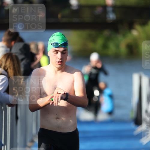 25.08.2024 - Elbe Triathlon Hamburg H.Heesch http://msf.ph/oto/6855726 25.08.2024 09:04:00 Schwimmen 206, 249, 251, 255, 271, 317 meine-sportfotos.de