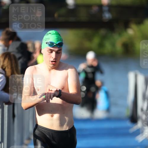 25.08.2024 - Elbe Triathlon Hamburg H.Heesch http://msf.ph/oto/6855729 25.08.2024 09:04:00 Schwimmen 206, 249, 251, 255, 271, 317 meine-sportfotos.de