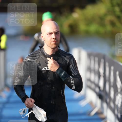 25.08.2024 - Elbe Triathlon Hamburg H.Heesch http://msf.ph/oto/6855830 25.08.2024 09:04:05 Schwimmen 206, 251, 255, 271, 317 meine-sportfotos.de