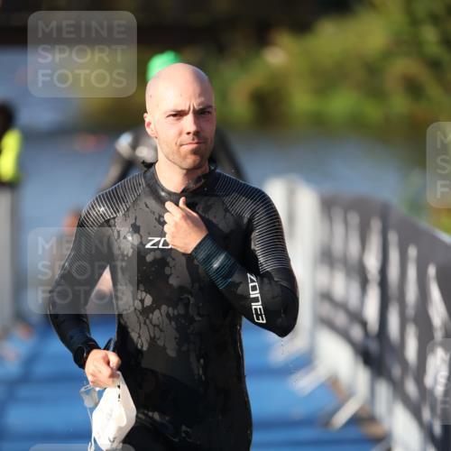 25.08.2024 - Elbe Triathlon Hamburg H.Heesch http://msf.ph/oto/6855834 25.08.2024 09:04:05 Schwimmen 206, 251, 255, 271, 317 meine-sportfotos.de