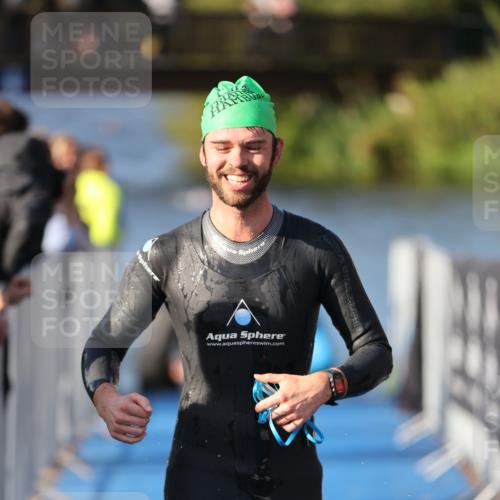 25.08.2024 - Elbe Triathlon Hamburg H.Heesch http://msf.ph/oto/6855906 25.08.2024 09:04:07 Schwimmen 206, 251, 255, 271, 317 meine-sportfotos.de