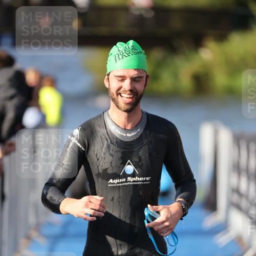 25.08.2024 - Elbe Triathlon Hamburg H.Heesch http://msf.ph/oto/6855923 25.08.2024 09:04:07 Schwimmen 206, 251, 255, 271, 317 meine-sportfotos.de