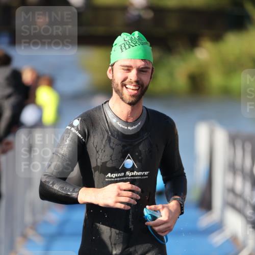 25.08.2024 - Elbe Triathlon Hamburg H.Heesch http://msf.ph/oto/6855931 25.08.2024 09:04:07 Schwimmen 206, 251, 255, 271, 317 meine-sportfotos.de