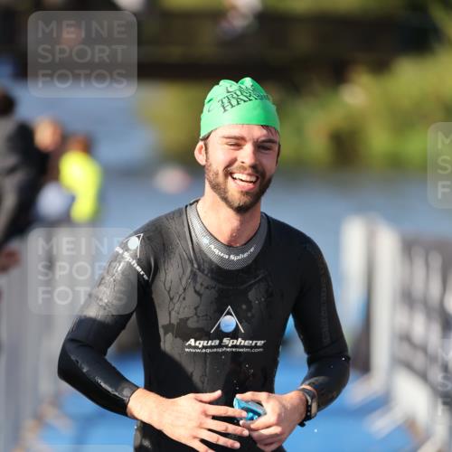 25.08.2024 - Elbe Triathlon Hamburg H.Heesch http://msf.ph/oto/6855946 25.08.2024 09:04:07 Schwimmen 206, 251, 255, 271, 317 meine-sportfotos.de