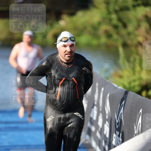 25.08.2024 - Elbe Triathlon Hamburg H.Heesch http://msf.ph/oto/6856029 25.08.2024 09:04:17 Schwimmen 255, 271, 302, 314 meine-sportfotos.de