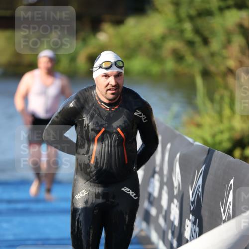 25.08.2024 - Elbe Triathlon Hamburg H.Heesch http://msf.ph/oto/6856035 25.08.2024 09:04:17 Schwimmen 255, 271, 302, 314 meine-sportfotos.de
