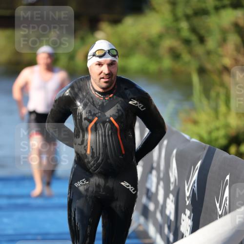 25.08.2024 - Elbe Triathlon Hamburg H.Heesch http://msf.ph/oto/6856046 25.08.2024 09:04:17 Schwimmen 255, 271, 302, 314 meine-sportfotos.de