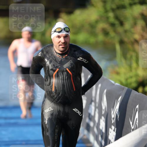 25.08.2024 - Elbe Triathlon Hamburg H.Heesch http://msf.ph/oto/6856052 25.08.2024 09:04:17 Schwimmen 255, 271, 302, 314 meine-sportfotos.de