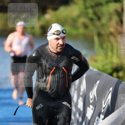 25.08.2024 - Elbe Triathlon Hamburg H.Heesch http://msf.ph/oto/6856075 25.08.2024 09:04:17 Schwimmen 255, 271, 302, 314 meine-sportfotos.de