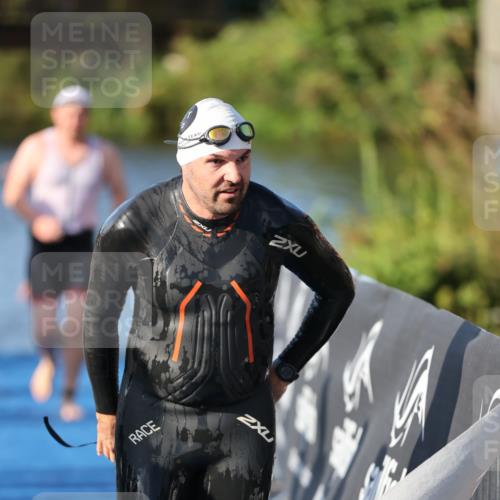 25.08.2024 - Elbe Triathlon Hamburg H.Heesch http://msf.ph/oto/6856082 25.08.2024 09:04:17 Schwimmen 255, 271, 302, 314 meine-sportfotos.de
