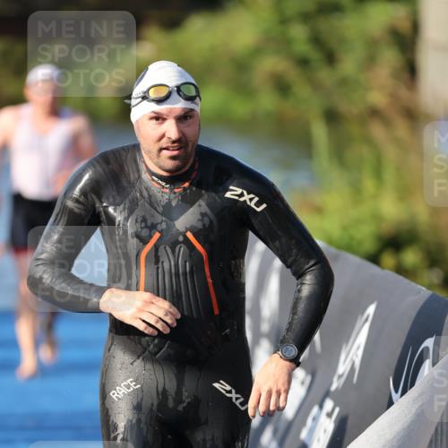 25.08.2024 - Elbe Triathlon Hamburg H.Heesch http://msf.ph/oto/6856113 25.08.2024 09:04:18 Schwimmen 255, 302, 314 meine-sportfotos.de