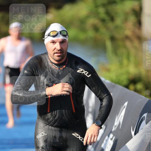 25.08.2024 - Elbe Triathlon Hamburg H.Heesch http://msf.ph/oto/6856120 25.08.2024 09:04:18 Schwimmen 255, 302, 314 meine-sportfotos.de