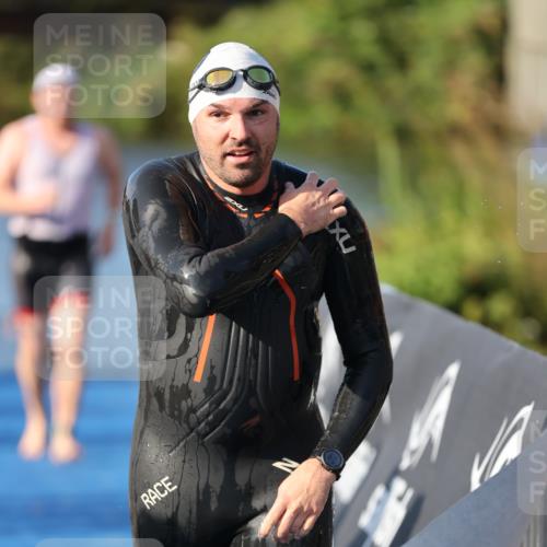 25.08.2024 - Elbe Triathlon Hamburg H.Heesch http://msf.ph/oto/6856156 25.08.2024 09:04:18 Schwimmen 255, 302, 314 meine-sportfotos.de