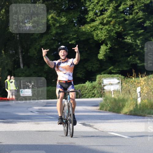 25.08.2024 - Elbe Triathlon Hamburg Fuchs,  Jonas http://msf.ph/oto/6856167 25.08.2024 09:19:31 Radfahren 40 meine-sportfotos.de