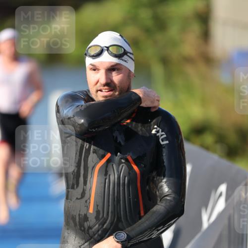 25.08.2024 - Elbe Triathlon Hamburg H.Heesch http://msf.ph/oto/6856193 25.08.2024 09:04:18 Schwimmen 255, 302, 314 meine-sportfotos.de