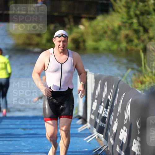 25.08.2024 - Elbe Triathlon Hamburg H.Heesch http://msf.ph/oto/6856212 25.08.2024 09:04:19 Schwimmen 255, 302, 314 meine-sportfotos.de