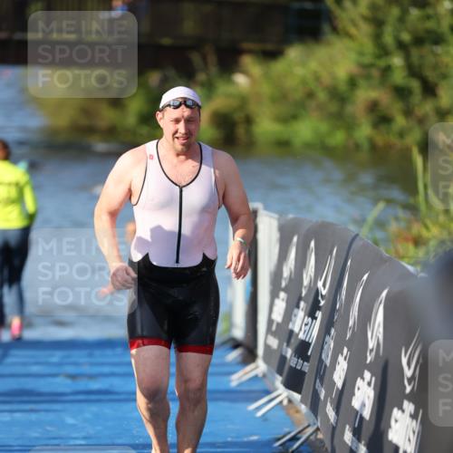 25.08.2024 - Elbe Triathlon Hamburg H.Heesch http://msf.ph/oto/6856219 25.08.2024 09:04:20 Schwimmen 255, 302, 314 meine-sportfotos.de