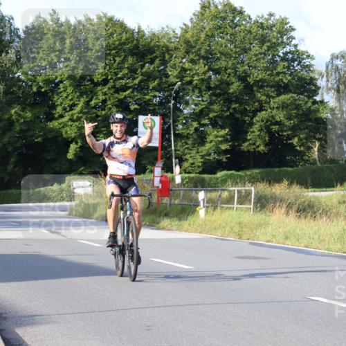 25.08.2024 - Elbe Triathlon Hamburg Fuchs,  Jonas http://msf.ph/oto/6856223 25.08.2024 09:19:32 Radfahren 40 meine-sportfotos.de