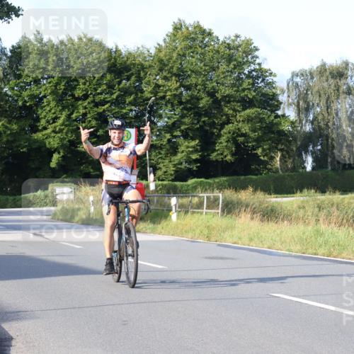 25.08.2024 - Elbe Triathlon Hamburg Fuchs,  Jonas http://msf.ph/oto/6856230 25.08.2024 09:19:32 Radfahren 40 meine-sportfotos.de
