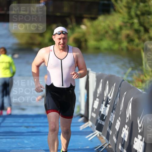 25.08.2024 - Elbe Triathlon Hamburg H.Heesch http://msf.ph/oto/6856231 25.08.2024 09:04:20 Schwimmen 255, 302, 314 meine-sportfotos.de