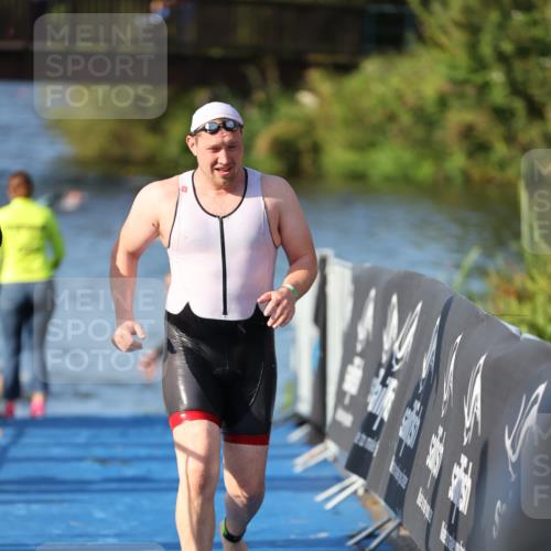 25.08.2024 - Elbe Triathlon Hamburg H.Heesch http://msf.ph/oto/6856246 25.08.2024 09:04:20 Schwimmen 255, 302, 314 meine-sportfotos.de