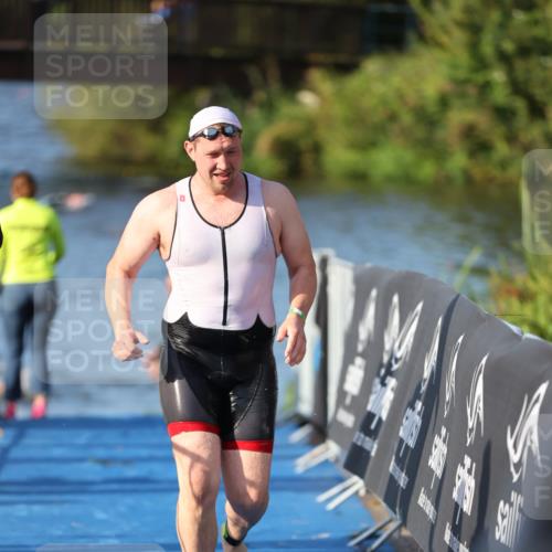 25.08.2024 - Elbe Triathlon Hamburg H.Heesch http://msf.ph/oto/6856253 25.08.2024 09:04:20 Schwimmen 255, 302, 314 meine-sportfotos.de