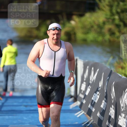 25.08.2024 - Elbe Triathlon Hamburg H.Heesch http://msf.ph/oto/6856259 25.08.2024 09:04:20 Schwimmen 255, 302, 314 meine-sportfotos.de