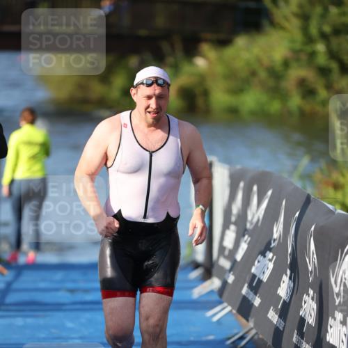 25.08.2024 - Elbe Triathlon Hamburg H.Heesch http://msf.ph/oto/6856266 25.08.2024 09:04:20 Schwimmen 255, 302, 314 meine-sportfotos.de