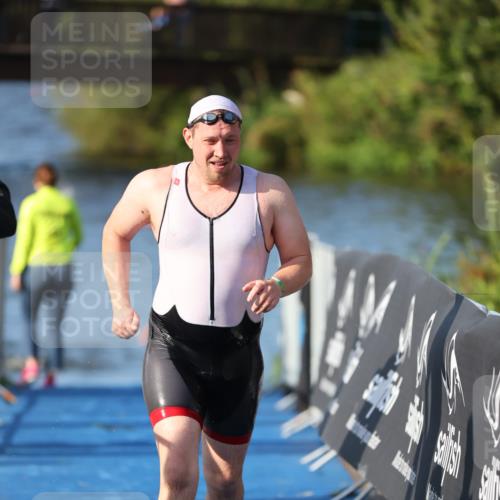 25.08.2024 - Elbe Triathlon Hamburg H.Heesch http://msf.ph/oto/6856283 25.08.2024 09:04:20 Schwimmen 255, 302, 314 meine-sportfotos.de