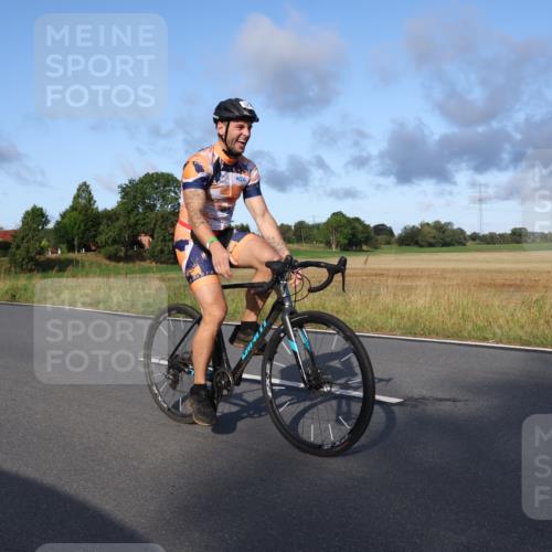 25.08.2024 - Elbe Triathlon Hamburg Fuchs,  Jonas http://msf.ph/oto/6856288 25.08.2024 09:19:34 Radfahren  meine-sportfotos.de