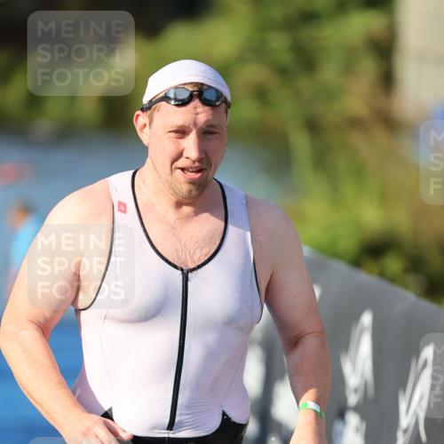 25.08.2024 - Elbe Triathlon Hamburg H.Heesch http://msf.ph/oto/6856317 25.08.2024 09:04:22 Schwimmen 255, 302, 314 meine-sportfotos.de