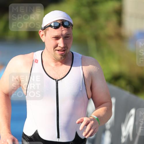 25.08.2024 - Elbe Triathlon Hamburg H.Heesch http://msf.ph/oto/6856344 25.08.2024 09:04:22 Schwimmen 255, 302, 314 meine-sportfotos.de
