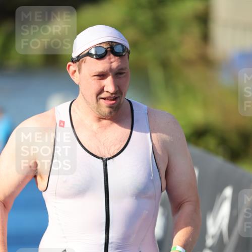 25.08.2024 - Elbe Triathlon Hamburg H.Heesch http://msf.ph/oto/6856357 25.08.2024 09:04:22 Schwimmen 255, 302, 314 meine-sportfotos.de