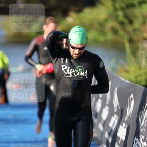 25.08.2024 - Elbe Triathlon Hamburg H.Heesch http://msf.ph/oto/6856463 25.08.2024 09:04:47 Schwimmen 223, 265 meine-sportfotos.de